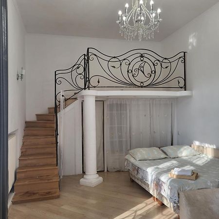 Японська 5 Apartment Lviv Bagian luar foto